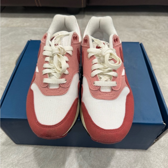 Size 9 Nike Women's Air Max 1 Stardust Red White - Picture 2 of 5